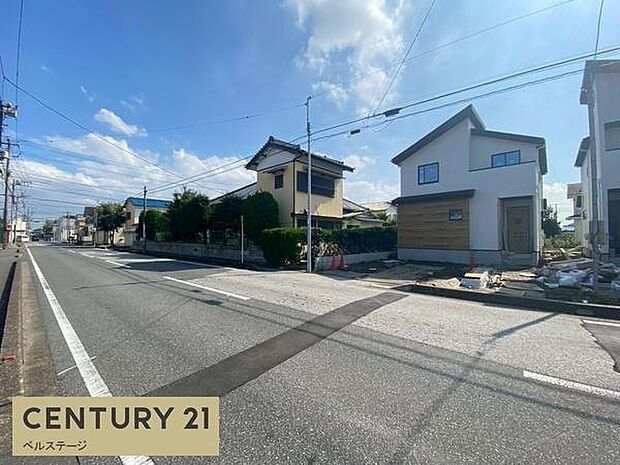 見通しの良い道路で、車の運転も安心です!