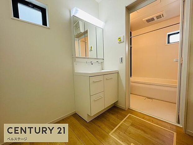 同仕様　明るく清潔感のある洗面所！