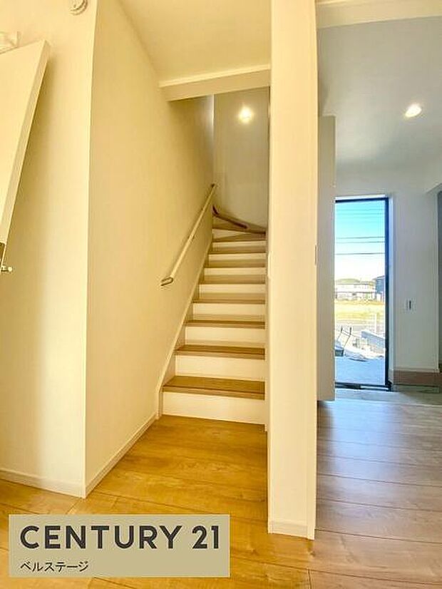 明るく綺麗な階段!