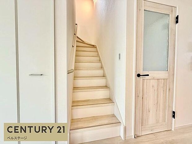 手すり付きでお子様や将来も安心!