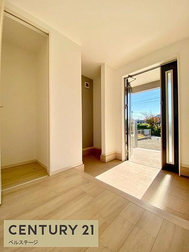 広いさわやかな雰囲気の玄関!