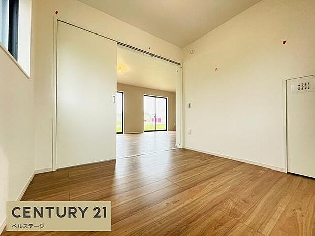 同仕様 明るい雰囲気の洋室!