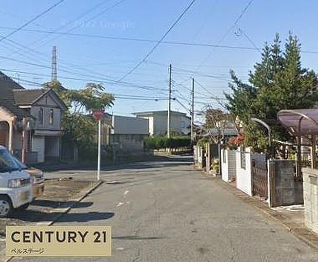 見通しの良い道路で、車の運転も安心です!