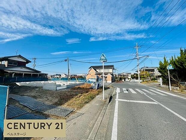 見通しの良い道路で、車の運転も安心です！