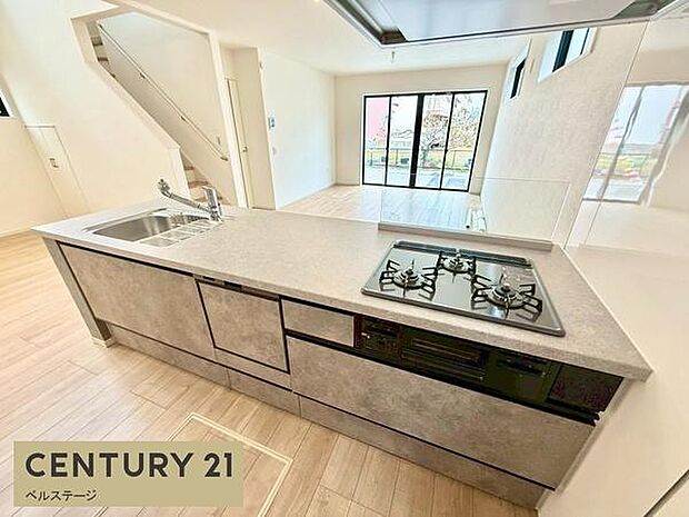 とても広くみんなでも料理が楽しめます!