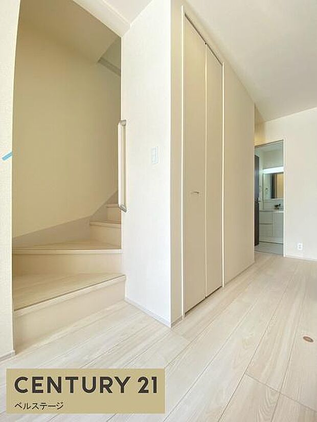 同仕様 手すり付きでお子様や将来も安心!