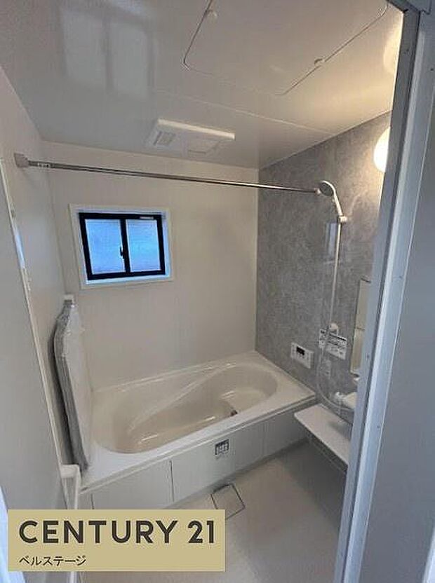 ゆったりバスルームで1日の疲れも癒せます