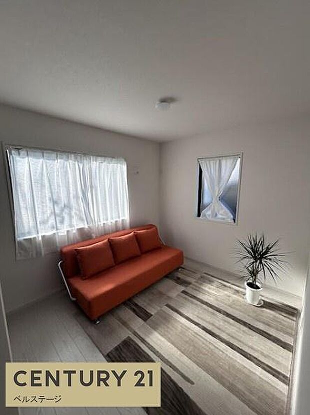 明るい洋室で気分も上がります!