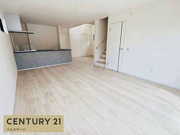 同仕様　開放感があり家族の会話も弾む空間