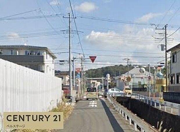 見通しの良い道路で、車の運転も安心です！