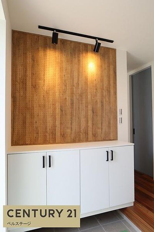 同仕様 広くスタイリッシュな雰囲気の玄関