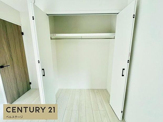 同仕様 洋服がたくさん入りますね!