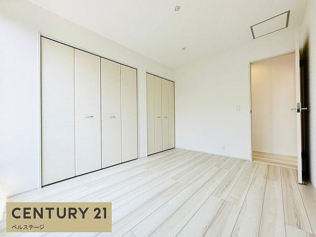 同仕様 収納が付いた洋室でお部屋スッキリ