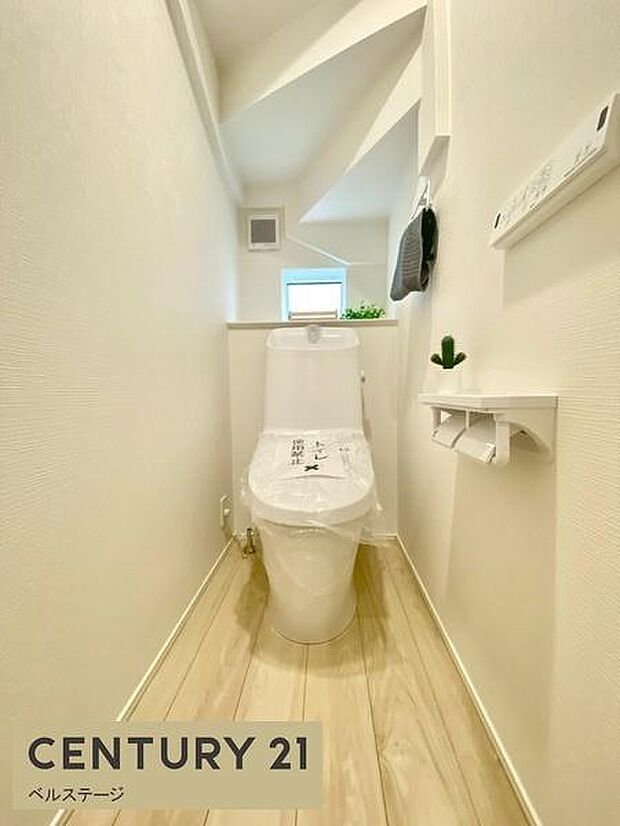 小窓付きで換気もしやすく清潔を保てます!