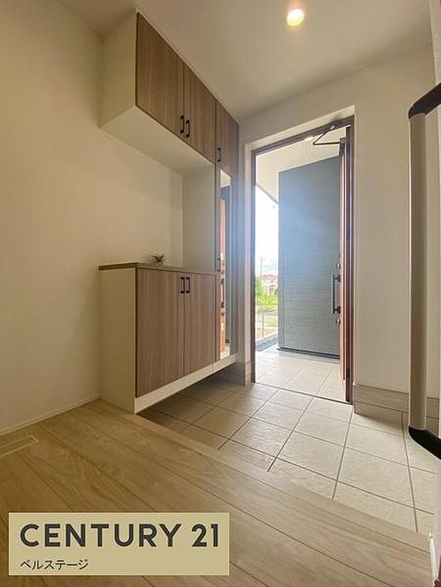 同仕様 収納力のある玄関先は片付け上手