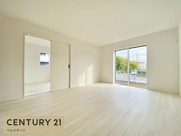 木のぬくもり感じる明るいリビング