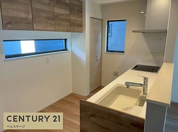 広々と使いやすいシステムキッチン！