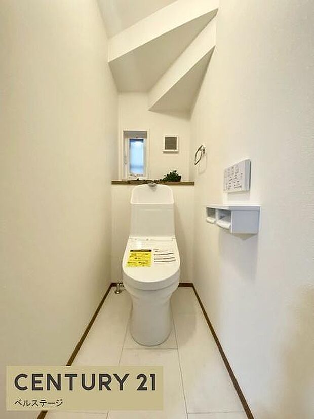 小窓付きで換気もしやすく清潔を保てます！