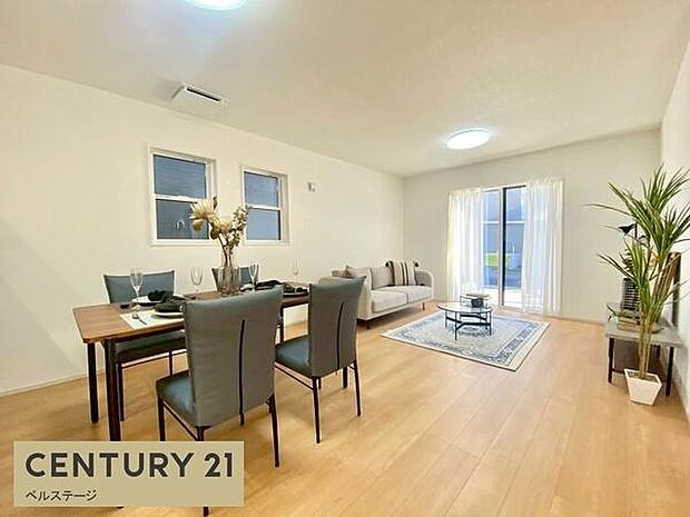 明るい家族の笑顔も増えるリビング