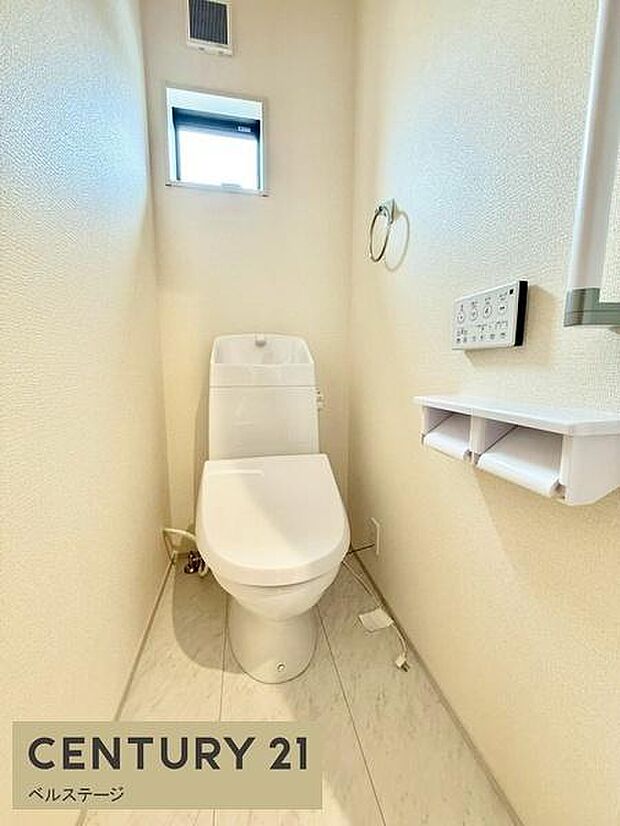 小窓付きで換気もしやすく清潔を保てます!