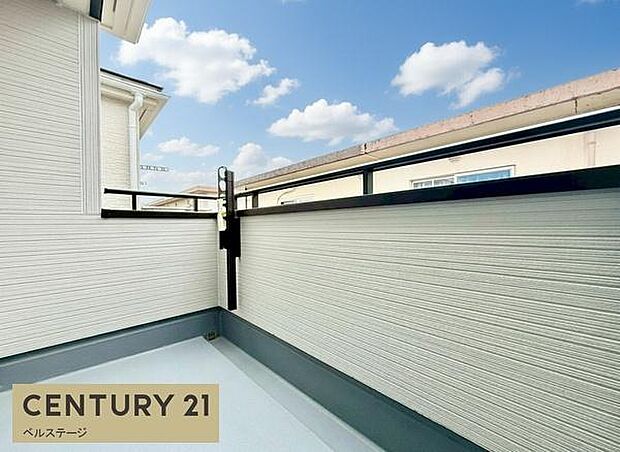 心地よい風と陽光を感じるバルコニー!