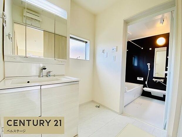 同仕様　明るく清潔感のある洗面所！