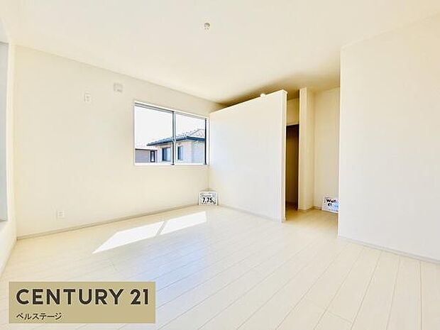 同仕様　明るい雰囲気の洋室！