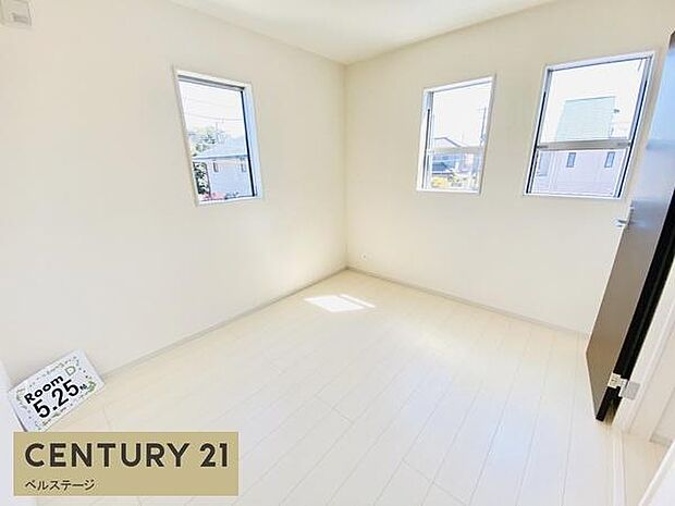 同仕様　窓からしっかり光が入りポカポカ！