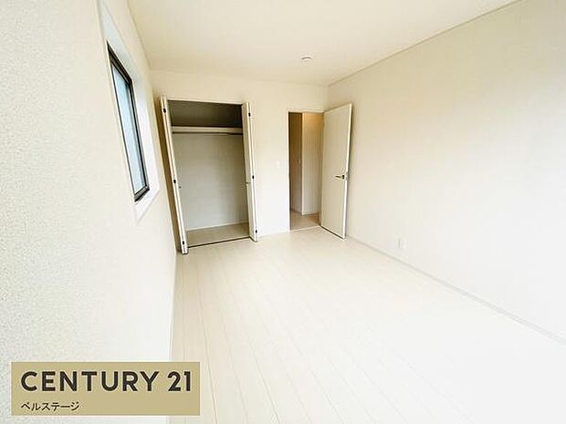 同仕様　たくさんの陽射しが射し込みます！