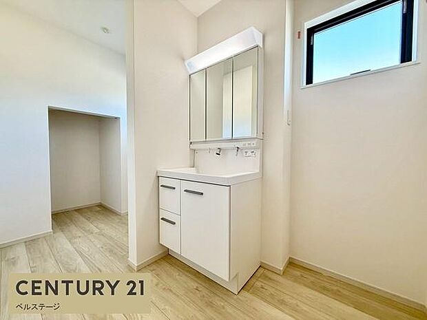 同仕様　明るく清潔感のある洗面所！