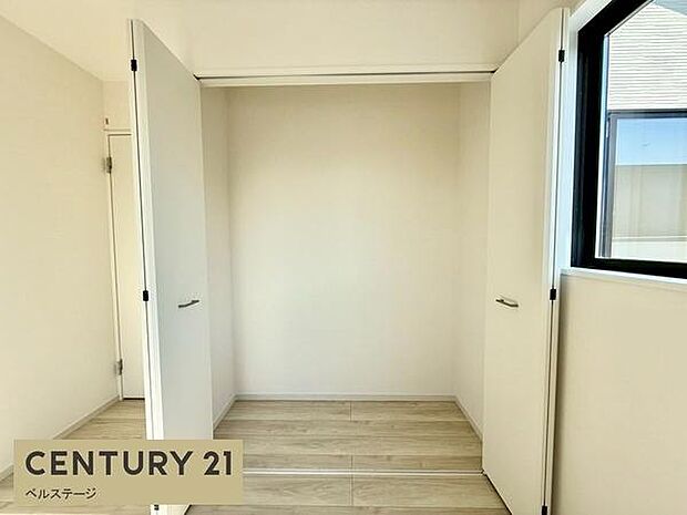 同仕様　洋服がたくさん入りますね！