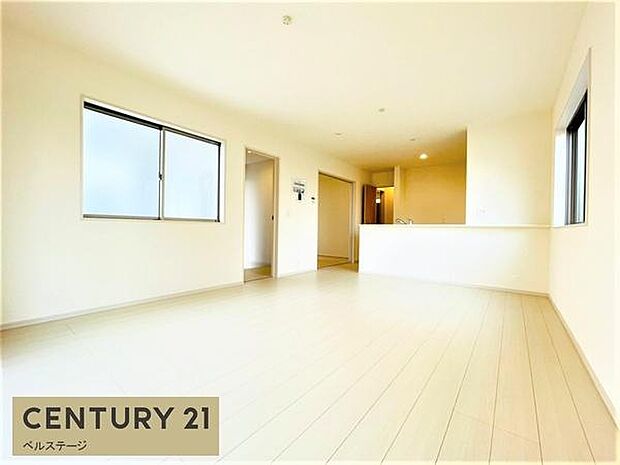 同仕様　ゆったりくつろげる広々リビング！