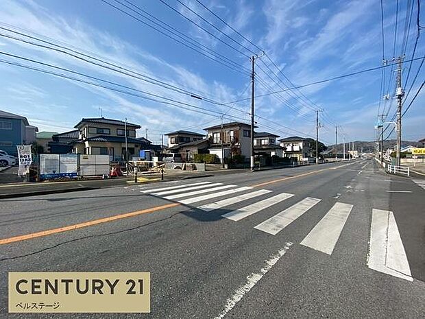 見通しの良い道路で、車の運転も安心です!