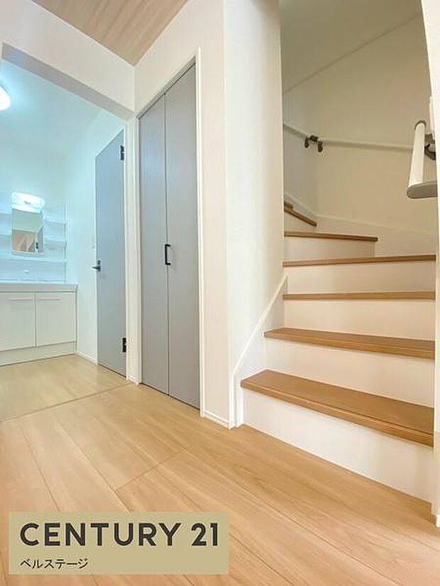 手すり付きでお子様や将来も安心!