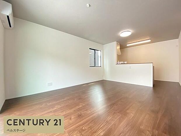 ゆったりくつろげる広々リビング！