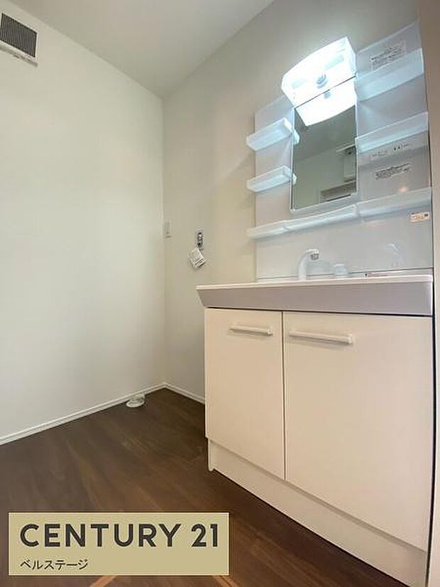 使いやすく清潔感を兼ね揃えた洗面空間