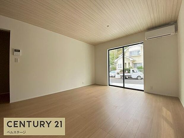 心地よい風が通り抜けるリビング!