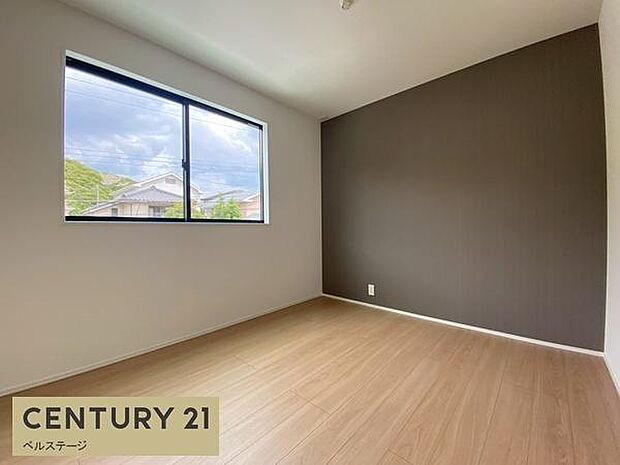 明るい洋室で気分も上がります!