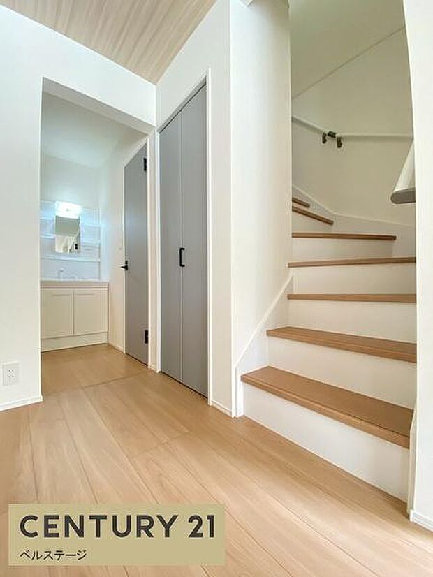 手すり付きでお子様や将来も安心!