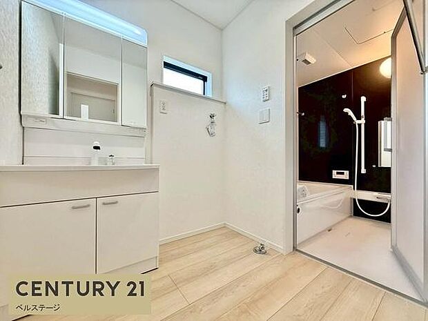 同仕様 広々した清潔感のある洗面所!