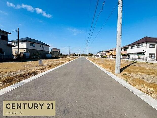 見通しの良い道路で、車の運転も安心です!