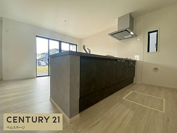 キッチンの後ろ側も広く便利です！