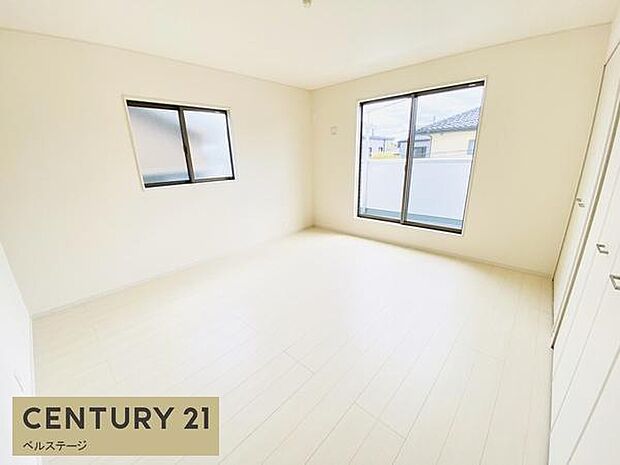 同仕様 明るい雰囲気の洋室!