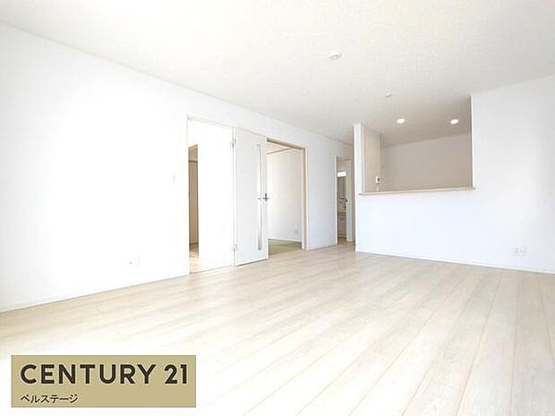 同仕様 心地よい風が通り抜けるリビング!