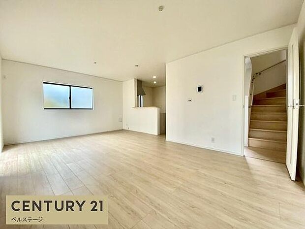 ゆったりくつろげる広々リビング！