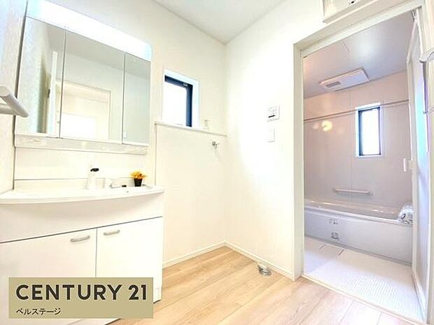 同仕様 広々した清潔感のある洗面所!