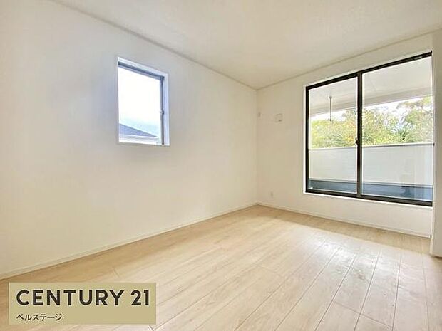 明るい洋室で気分も上がります！