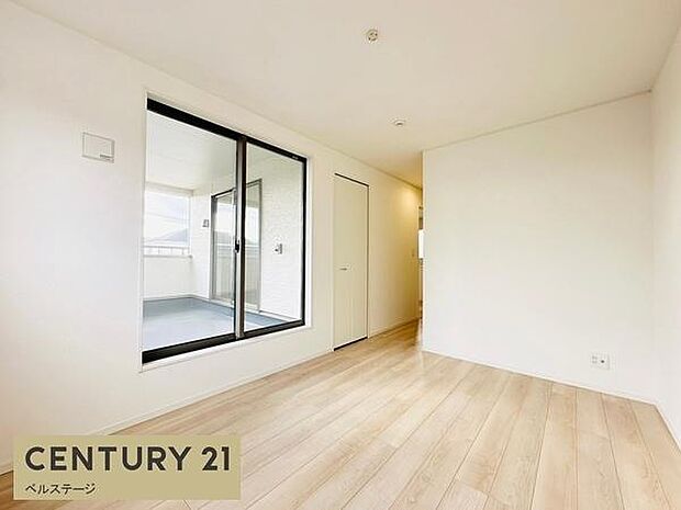 同仕様 明るい洋室で気分も上がります!