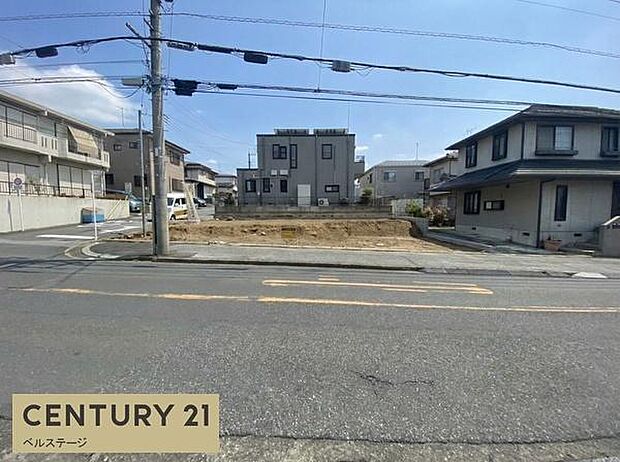 見通しの良い道路で、車の運転も安心です!