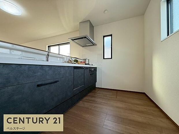 キッチンの後ろ側も広く便利です!